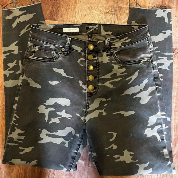 Woman’s Kut From the Kloth pant size 6 - Picture 6 of 6